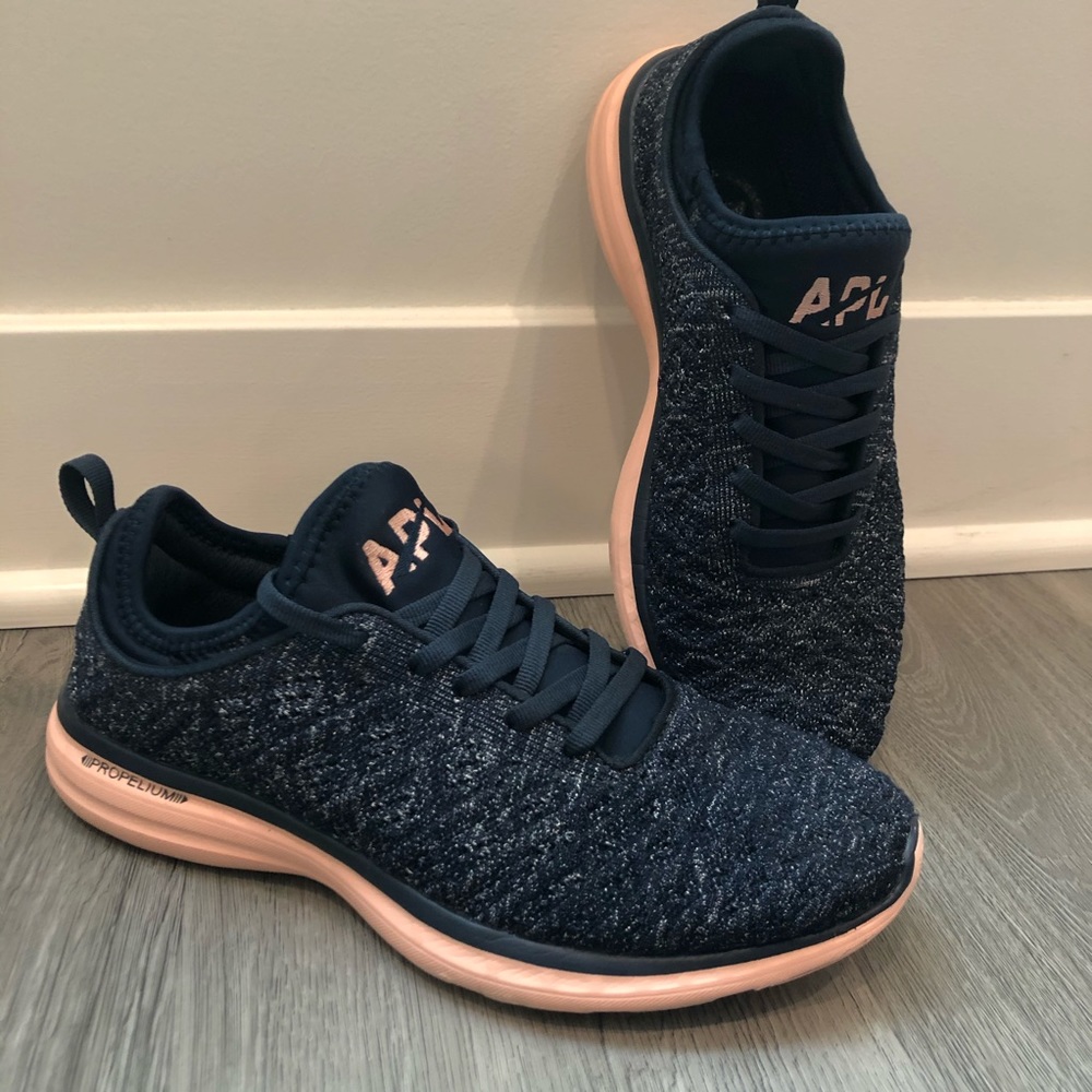 π SOLD APL Women's TechLoom Phantom in Navy & Pin - Picture 1 of 10